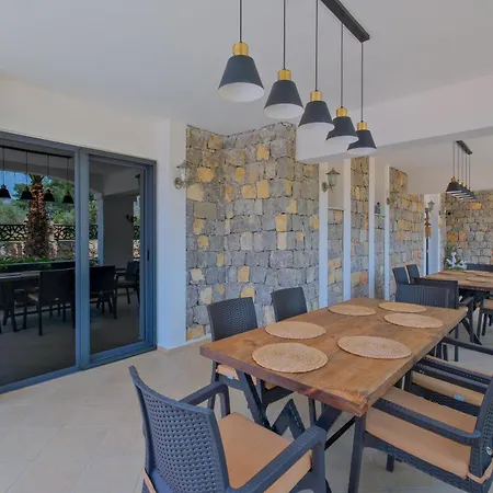 Villa Xclusive *