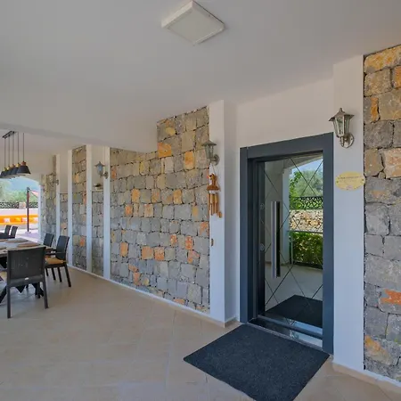 Villa Xclusive